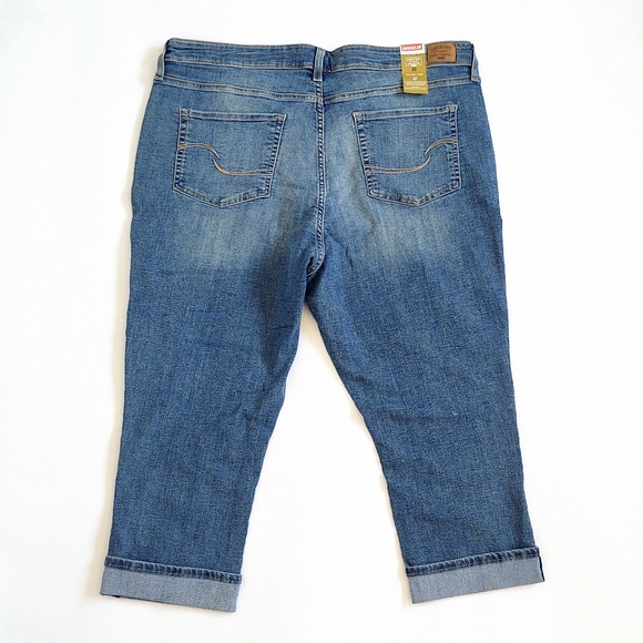 Signature by Levi Strauss & Co. Gold Label Women's Mid-Rise Slim Fit Capris 22 - Picture 2 of 3